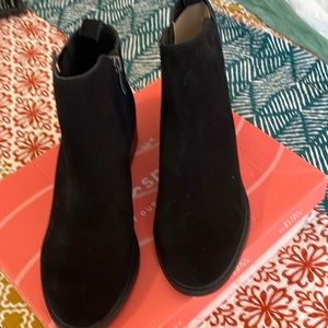 NIB EASIY SPIRIT BLACK SUEDE BOOTIE